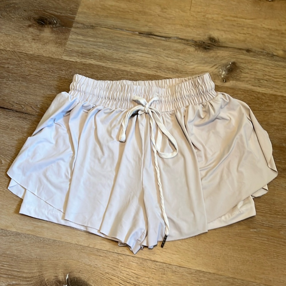 Automet Cream Athletic Shorts
